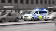 En laser stals vid ett bygge i Göteborg igår. Efter ett stort polispådrag kunde tjuvarna gripas.