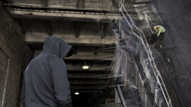 Svartjobb, bedrägerier, skattebrott. Det är några av brotten i Stockholms byggbransch.