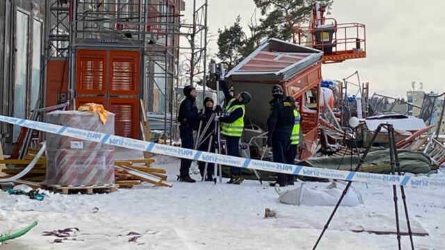 Tre personer åtalas efter hissolyckan