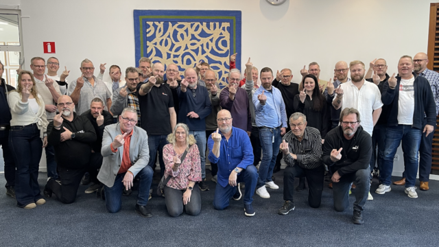 Anställda på Byggnads Skåne pekar fulfingret mot Tesla och Elon Musk som vägrar skriva under ett svenskt kollektivavtal.