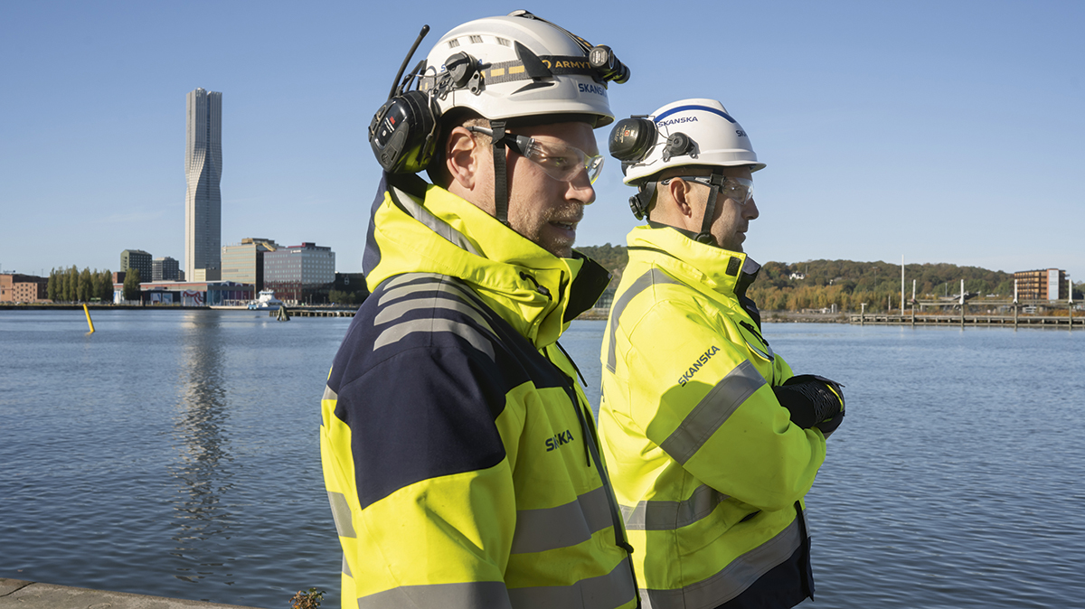 Mattias Stenberg och Sebastian Bjärtun vid kajen.