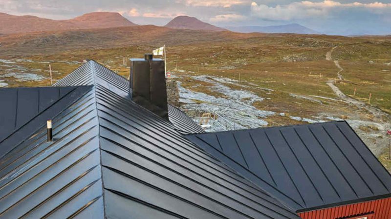 Ovanligt plåtarbete uppe på fjället