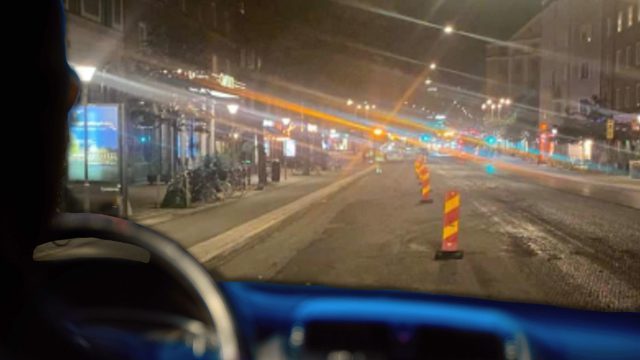 Försökte köra på trafikvakt