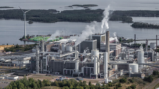 Bygghiss och bomlift kolliderade