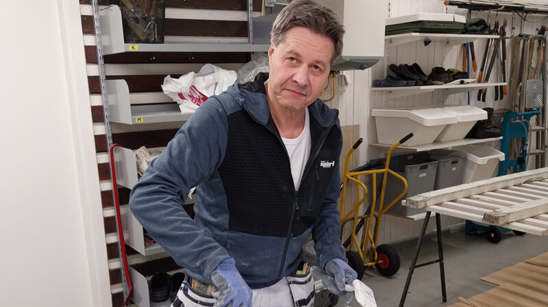 Ove Lindberg, utförsäkrad målare.